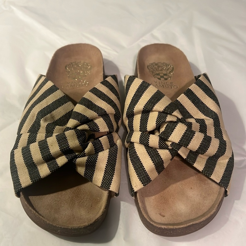 Vince Camuto
size 7